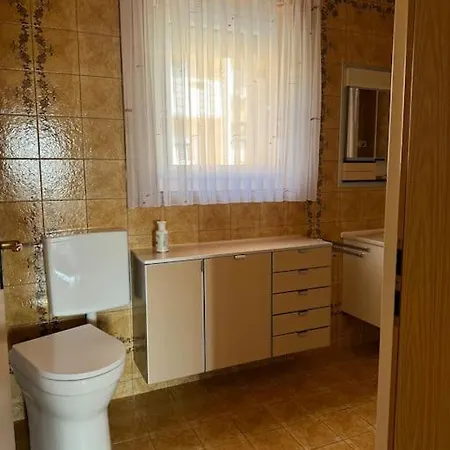 Grosszugige 3 Zimmerwhg., Balkon. Kuche. Tv, Wlan Apartamento